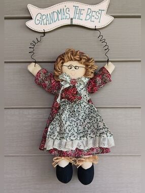 Primitive Style "Grandma's The Best" Decorative Wall Hanging.  17" L X 9 1/2" W